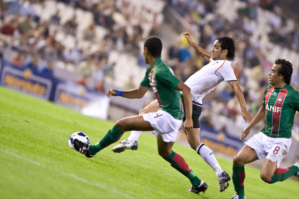 包含关键时刻荷甲传出新动向，皇家社会豪取连胜，管理层表态：压力陡增，训练强度明显提升的词条