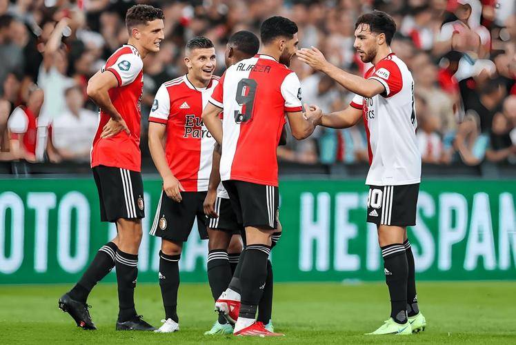 包含关键时刻荷甲传出新动向，皇家社会豪取连胜，管理层表态：压力陡增，训练强度明显提升的词条